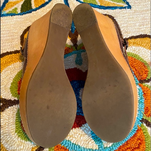 Steve Madden Vintage Y2K Brown Leather & Cutout Wood Wedges - Picture 15 of 16
